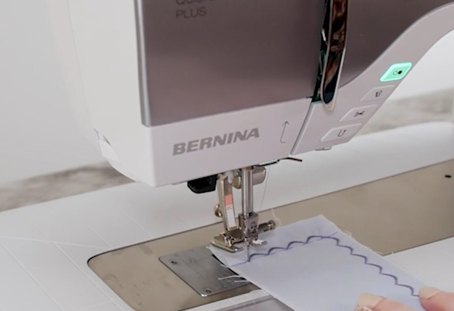 MTC_Scalloped_Hair_Bow_08_Left_Side_BERNINA_WeAllSew_Blog_900x617px