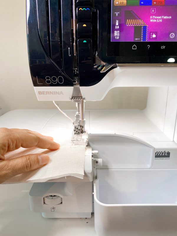 sew a table runner on an overlocker 