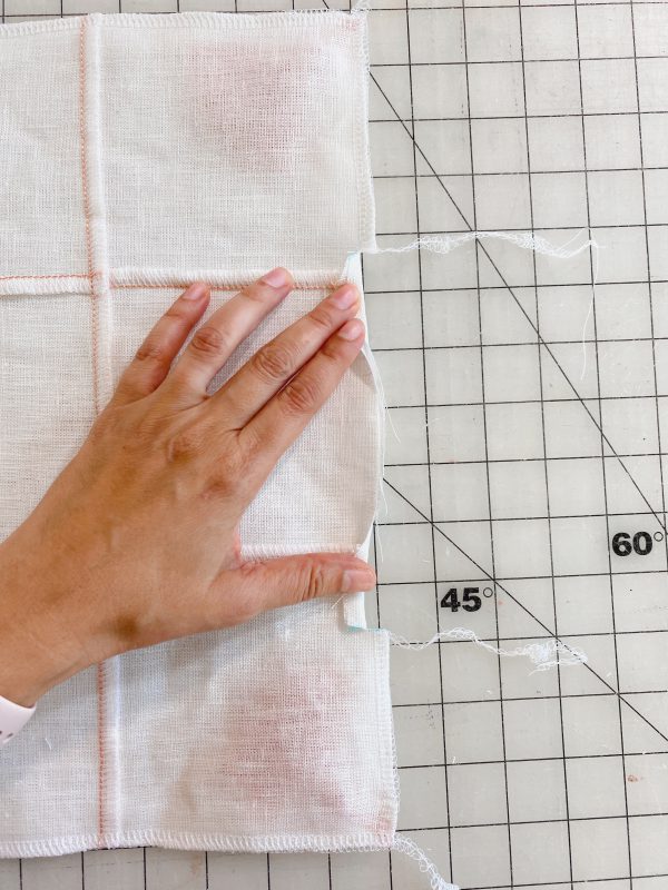 sew a table runner on an overlocker - finishing
