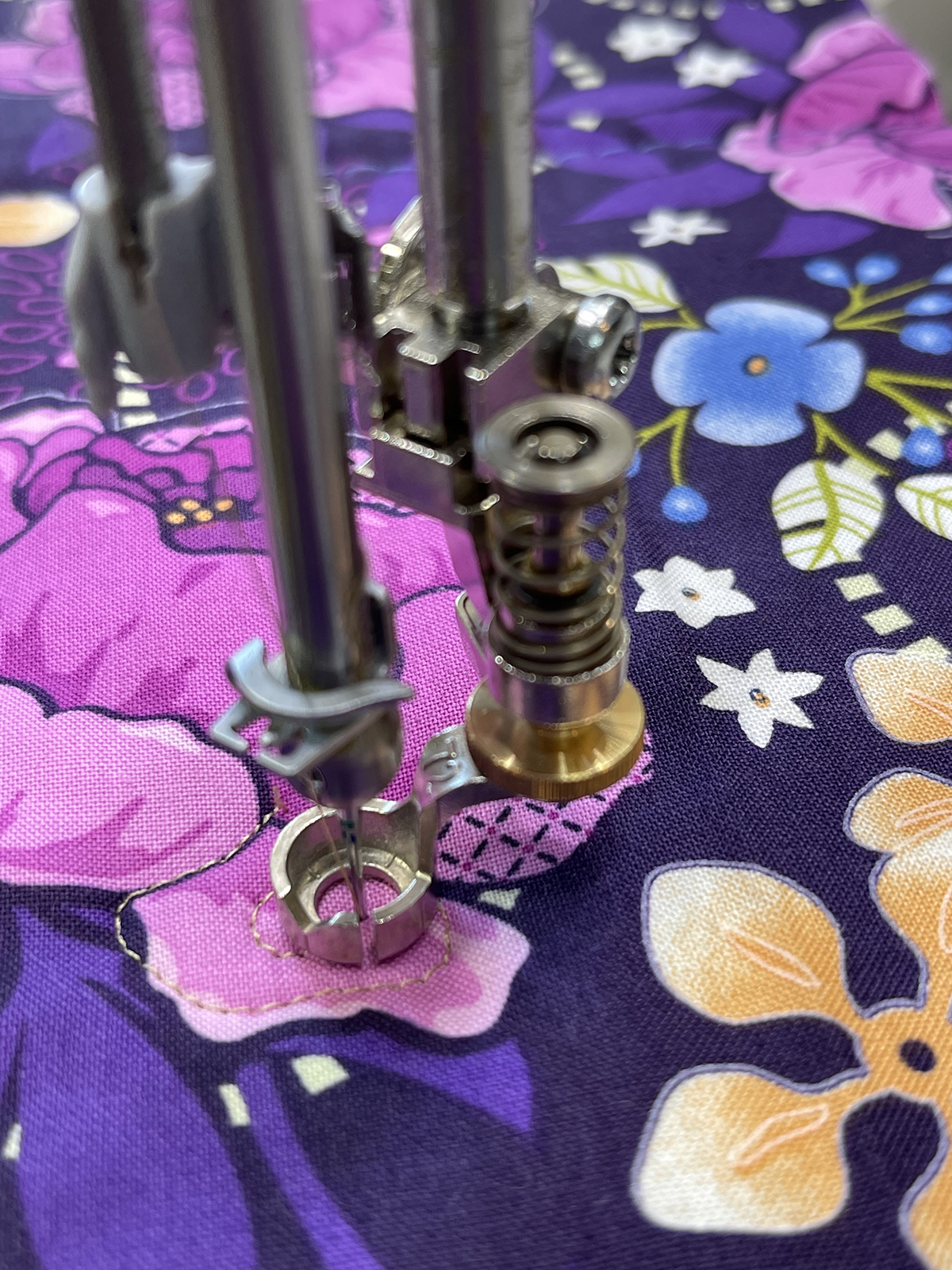 Adjustable_Ruler_Foot_#72S_03_72s_Needle_Down_BERNINA_WeAllSew_Blog_1200x1600px