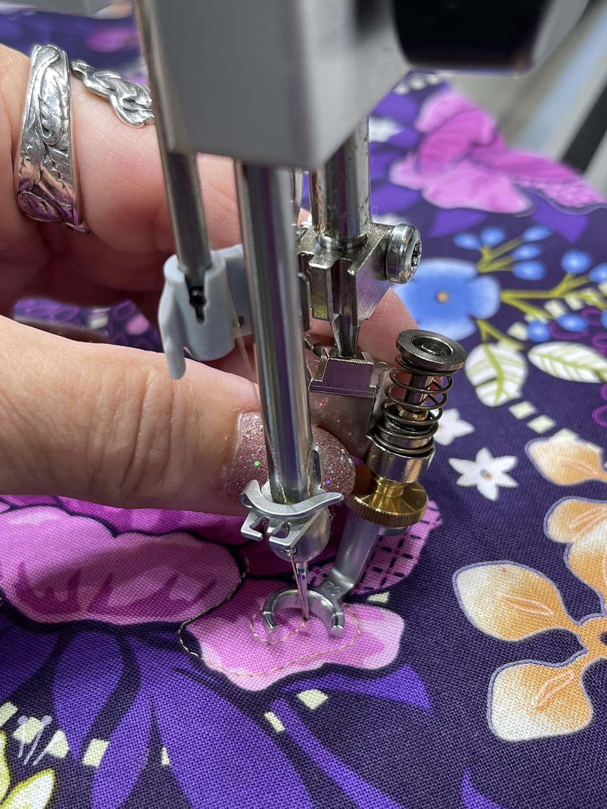 Adjustable_Ruler_Foot_#72S_06_Adjust_Stippling_Foot_#73_BERNINA_WeAllSew_Blog_1200x1600px