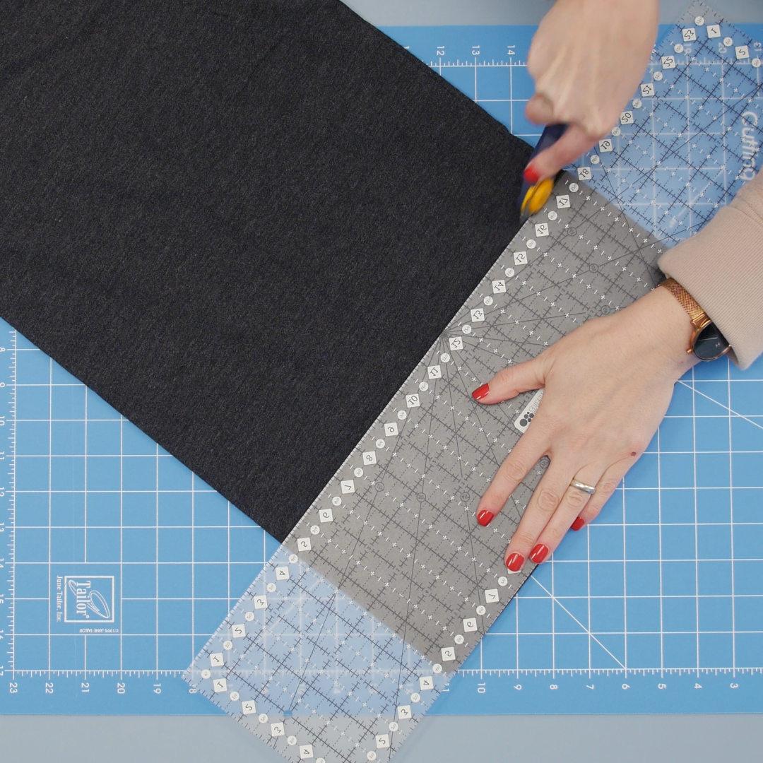 MTC_Twin_Needle_Hem_03_Measure_BERNINA_WeAllSew_Blog_1080x1080px
