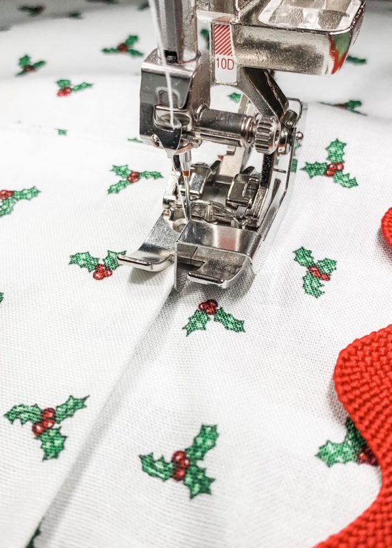 Stitch pockets using BERNINA edgestitch foot 10D