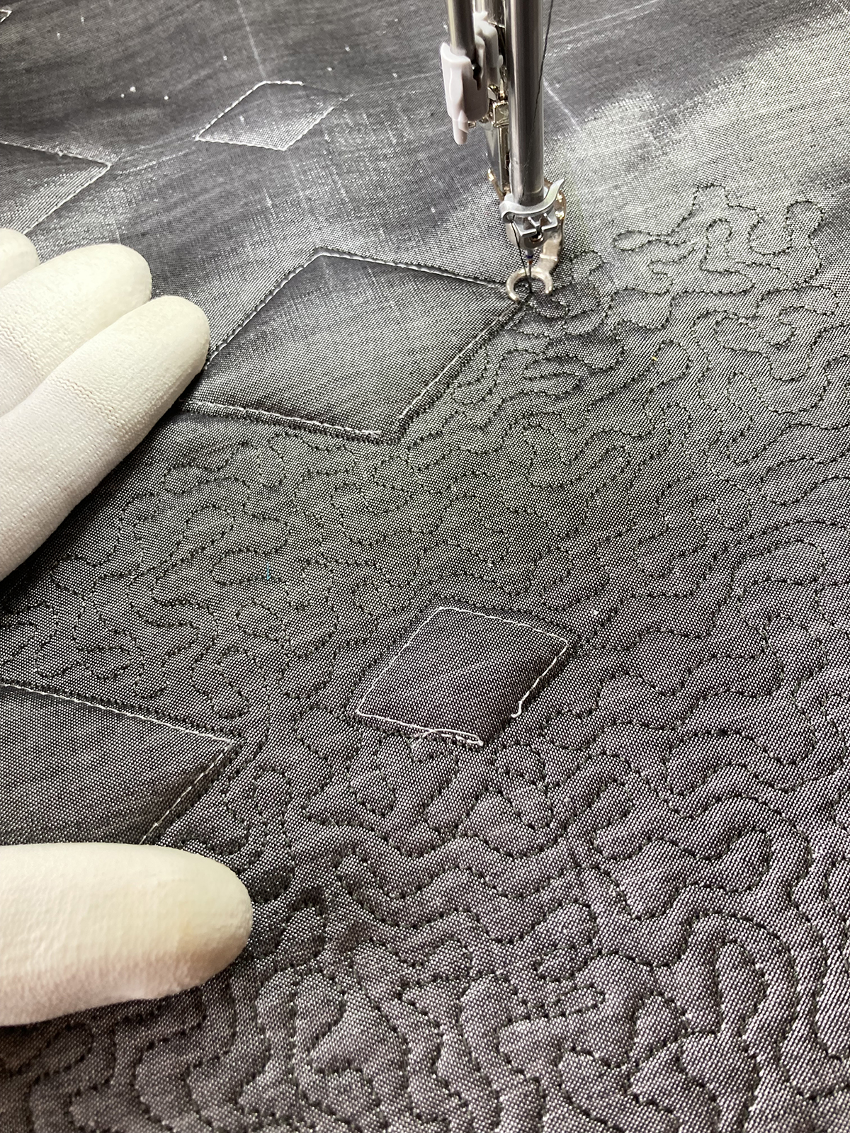 Trapunto_Pillow_12_Stippling_BERNINA_WeAllSew_Blog_1200x1600px