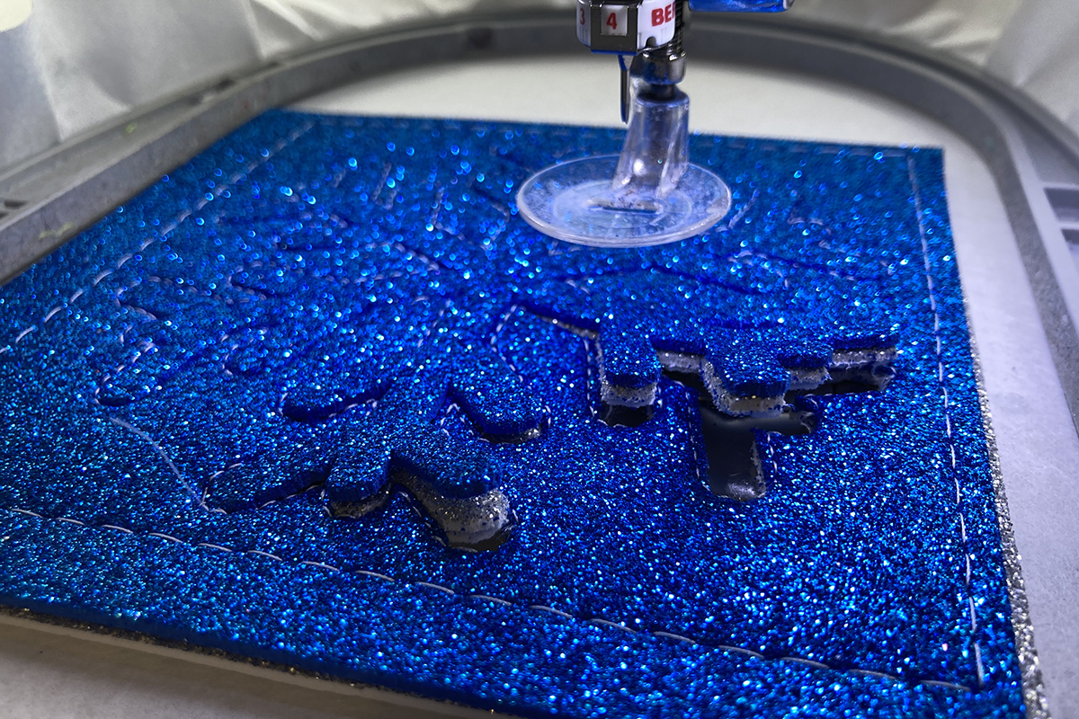 Winter_Garland_Part_1_21_Snowflakes_Cut_BERNINA_WeAllSew_Blog_1200x800px