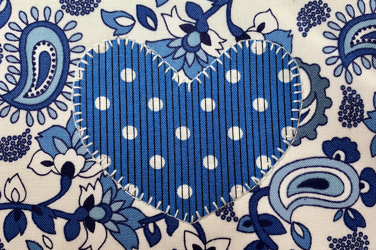 Machine_Applique_3_Ways_17_blanket_stitch_heart_BERNINA_WeAllSew_Blog_1200x800px