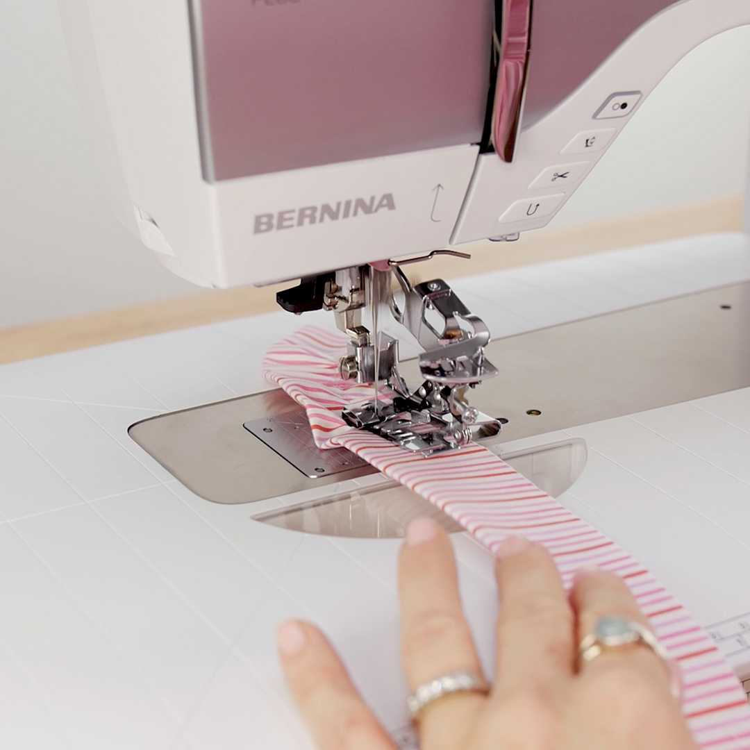 MTC_Binding_with_Ruffles_04_ruffling_BERNINA_WeAllSew_Blog_1080x1080px