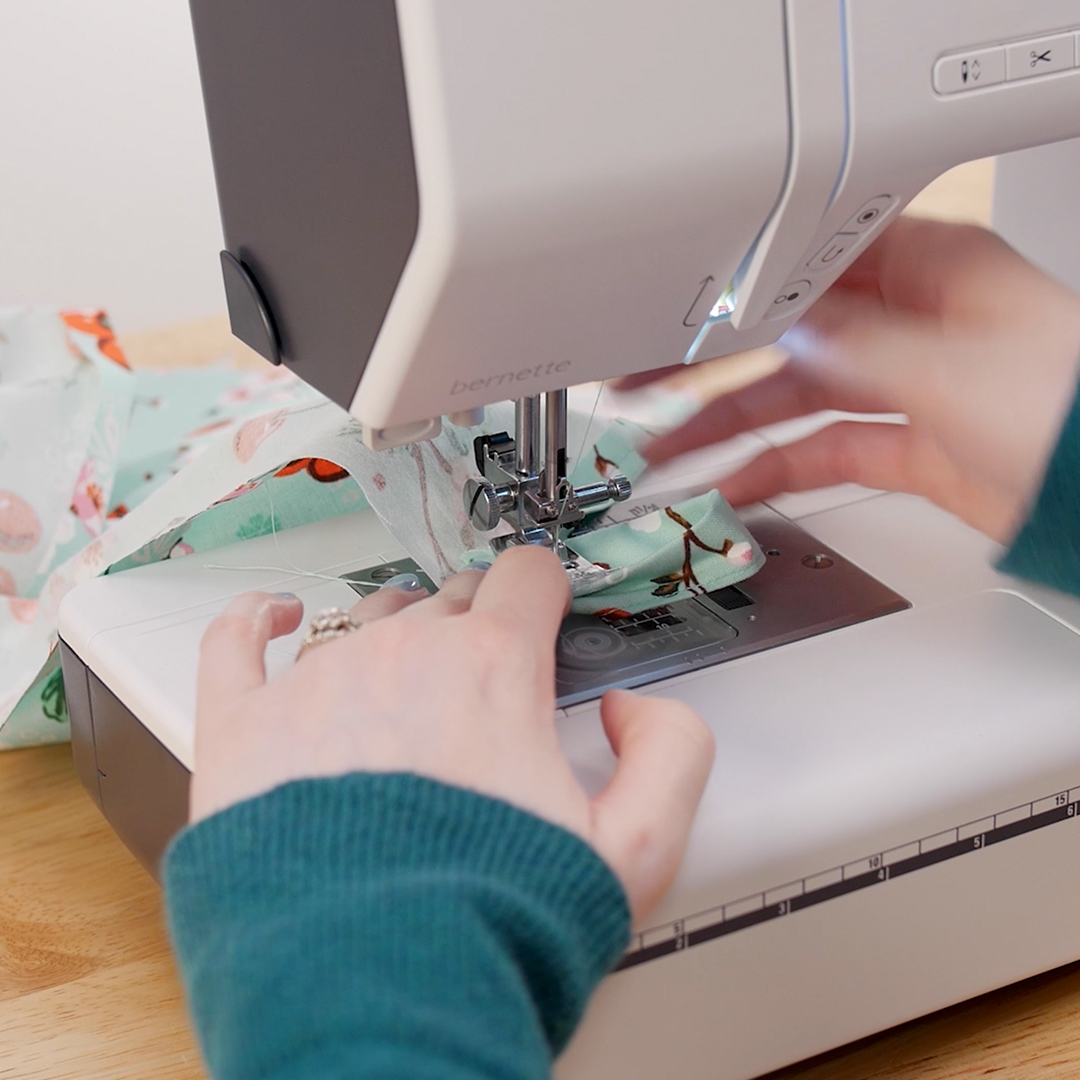 MTC_Bag_Collector_10_Attach_Tab_BERNINA_WeAllSew_Blog_1080x1080px