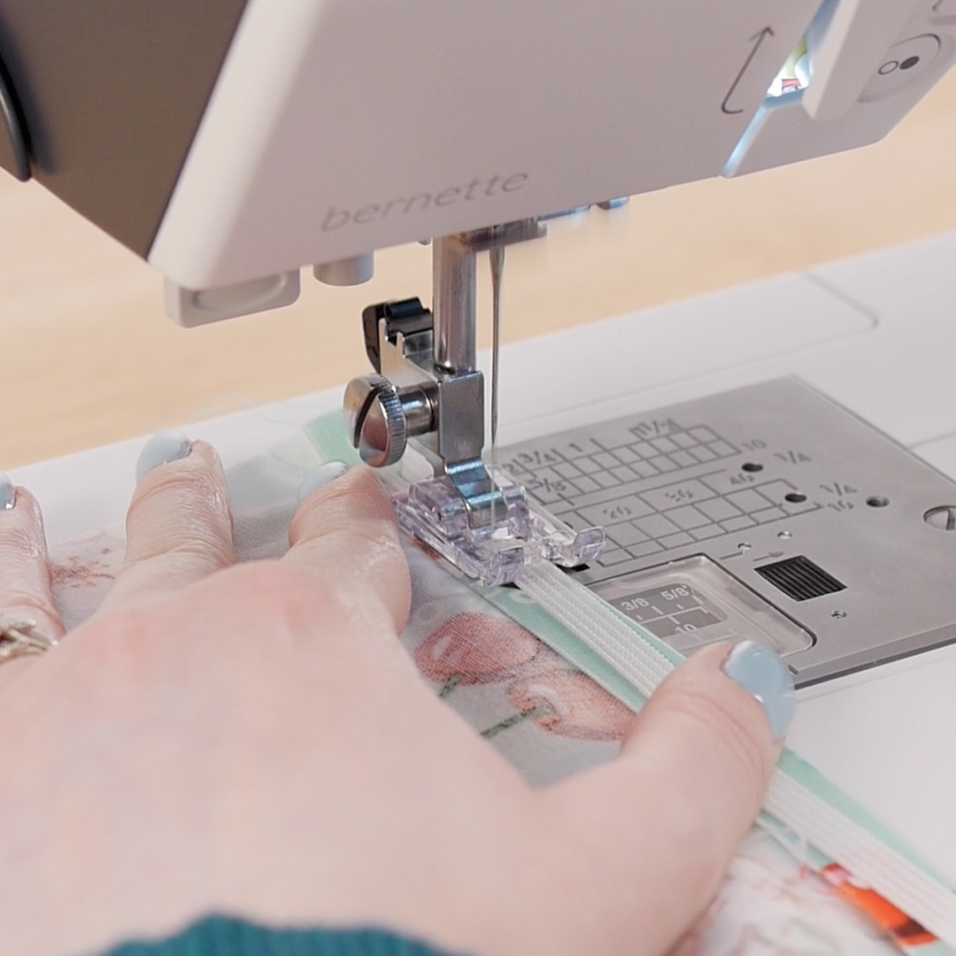 MTC_Bag_Collector_14_Sewing_Elastic_BERNINA_WeAllSew_Blog_1080x1080px