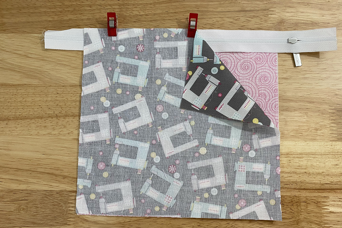 MTC_Zippered_Pouch_04_Pin_Lining_BERNINA_WeAllSew_Blog_1200x800px..