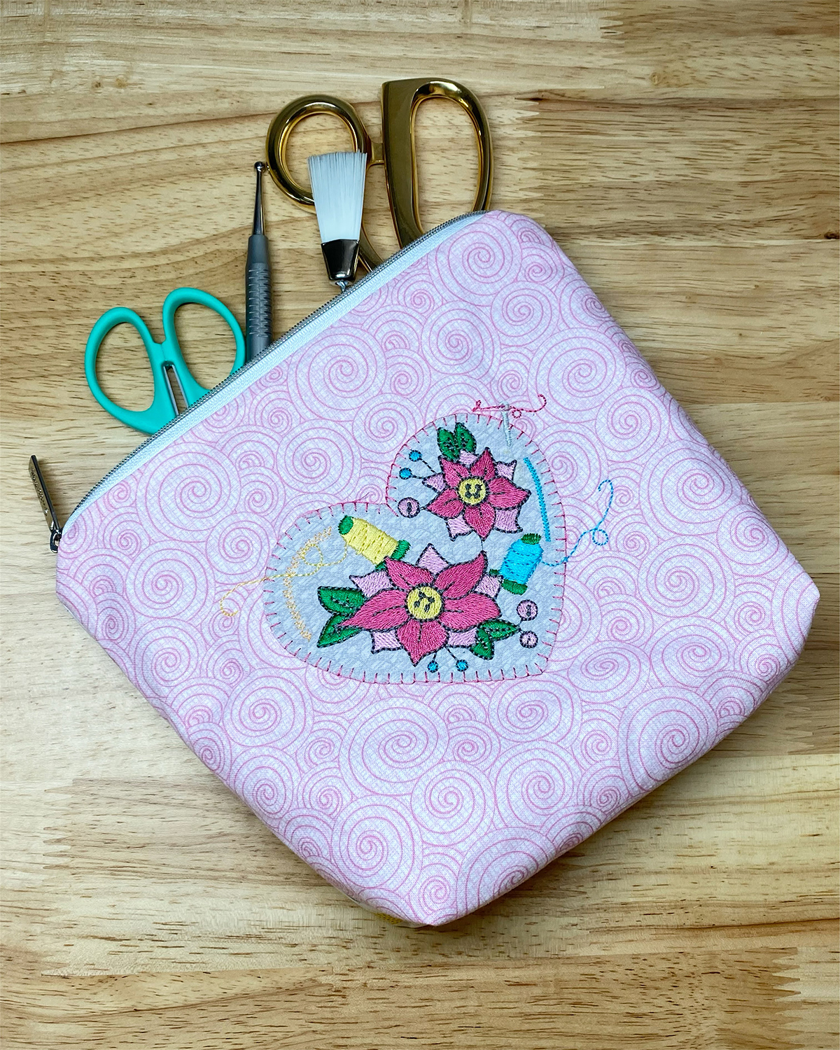 MTC_Zippered_Pouch_17_Closing_Shot_BERNINA_WeAllSew_Blog 1200x1500px
