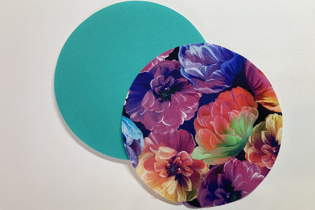 Serger_Tic_Tac_Toe_#1_03_Fabric_Circles_TTT_WAS_BERNINA_WeAllSew_Blog_1200x800px