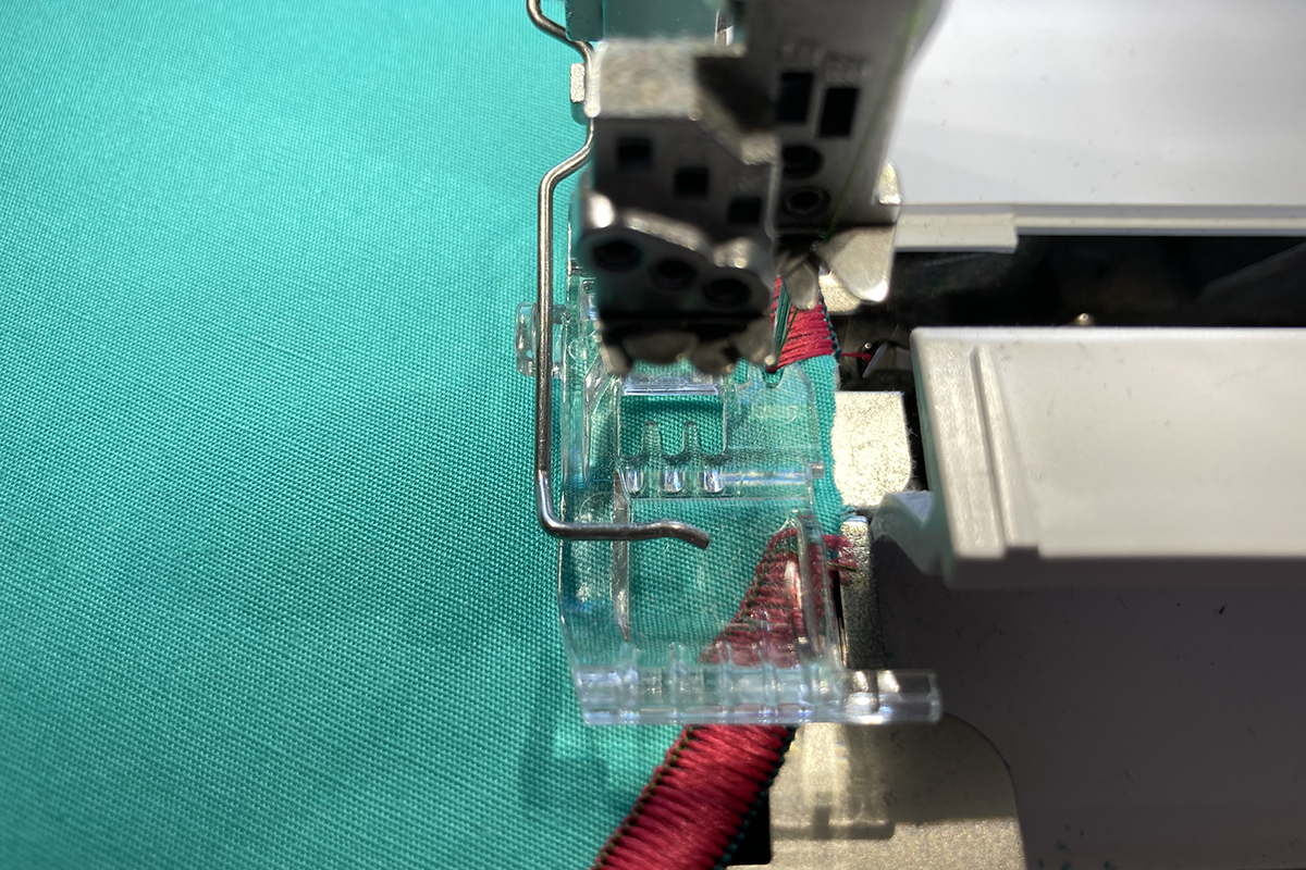 Serger_Tic_Tac_Toe_#1_10_Finish_Stitching_TTT_WAS_BERNINA_WeAllSew_Blog_1200x800px