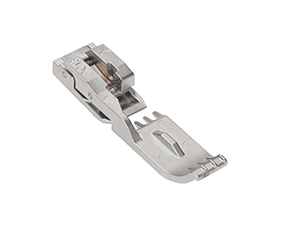 Serger_Tic_Tac_Toe_#2_02a_C13_TTT_WAS_BERNINA_WeAllSew_Blog_300x233px