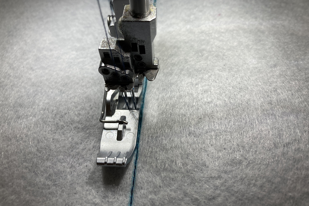 Serger_Tic_Tac_Toe_#2_07_Narrow_CS_Placement_TTT_WAS_BERNINA_WeAllSew_Blog_1200x800px