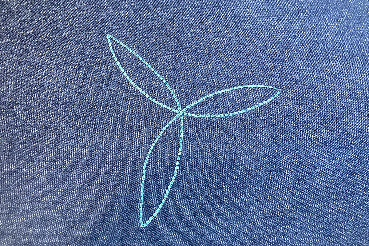 Serger_Tic_Tac_Toe_#2_16_Blue_Petals_TTT_WAS_BERNINA_WeAllSew_Blog_1200x800px