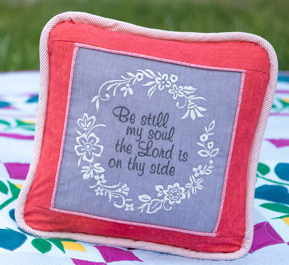 WAS_Piping_on_the_Overlocker_04_Cropped_Pillow_BERNINA_WeAllSew_Blog_1200x1100px