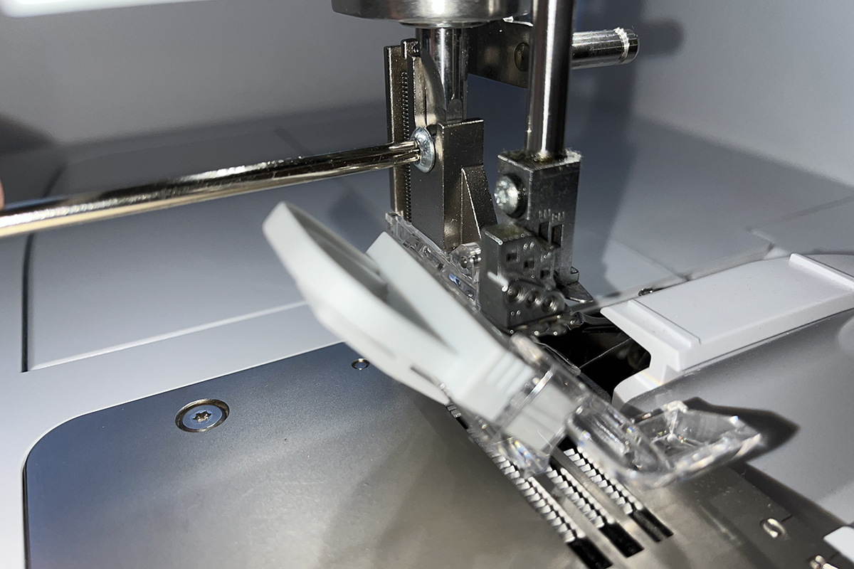 WAS_Piping_on_the_Overlocker_12_Attaching_XL_Foot__BERNINA_WeAllSew_Blog_1200x800px