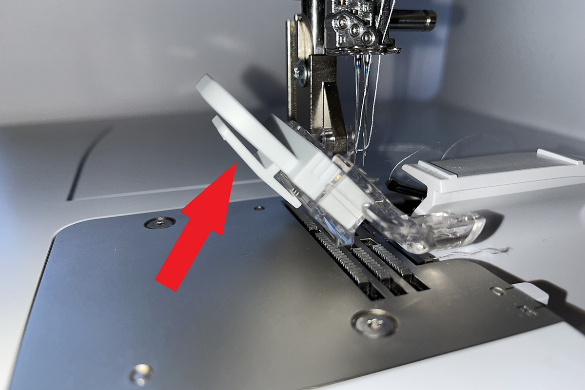 WAS_Piping_on_the_Overlocker_14_Front_XL_Piping_Foot_Arrow_to_HCT__BERNINA_WeAllSew_Blog_1200x80