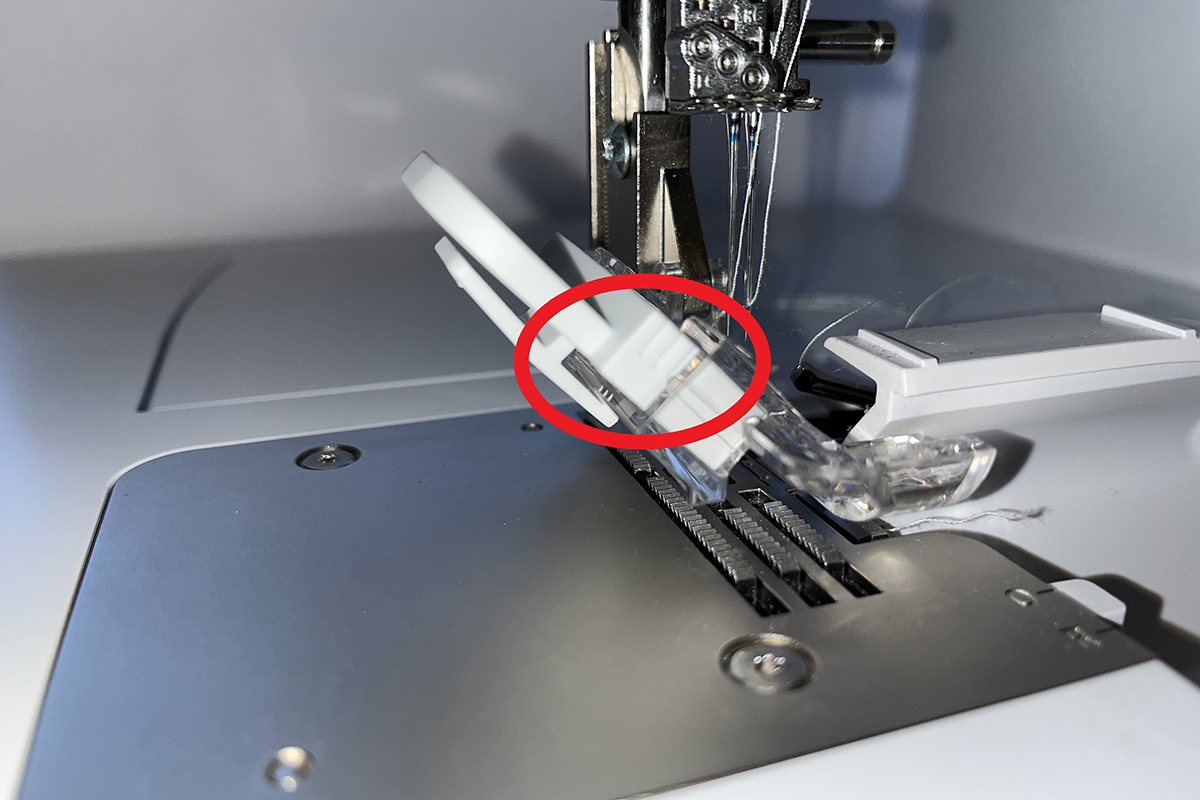 WAS_Piping_on_the_Overlocker_15_Front_XL_Piping_Foot_Guidelines_Circled__BERNINA_WeAllSew_Blog_1200x800px