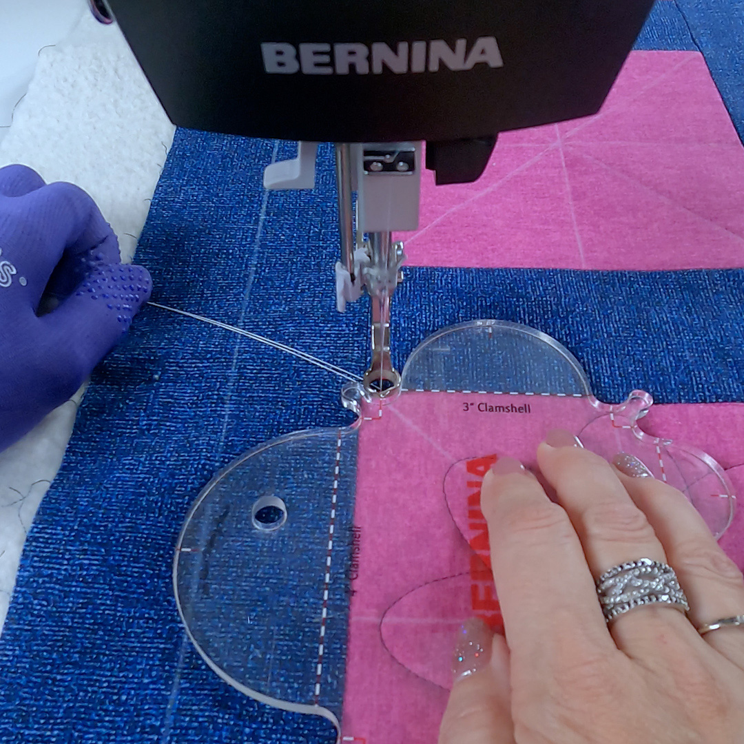 Clamshell_Ruler_Clamshell_Ruler_07_Pull_Up_Bobbin_BERNINA_WeAllSew_Blog__BERNINA_WeAllSew_Blog_1080x1080px