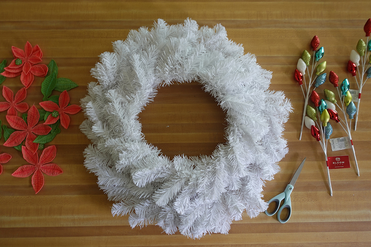 Freestanding_Lace_Poinsettia_Wreath_16_Gather_the_BERNINA_WeAllSew_Blog_1200x800px