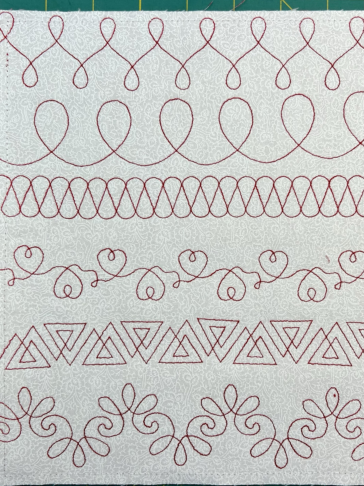 Sideways_Motion_Foot_#40C_07_sideways_motion_stitches_on_fabric_BERNINA_WeAllSew_Blog_1200x1600px