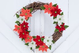 poinsettia wreath_featured