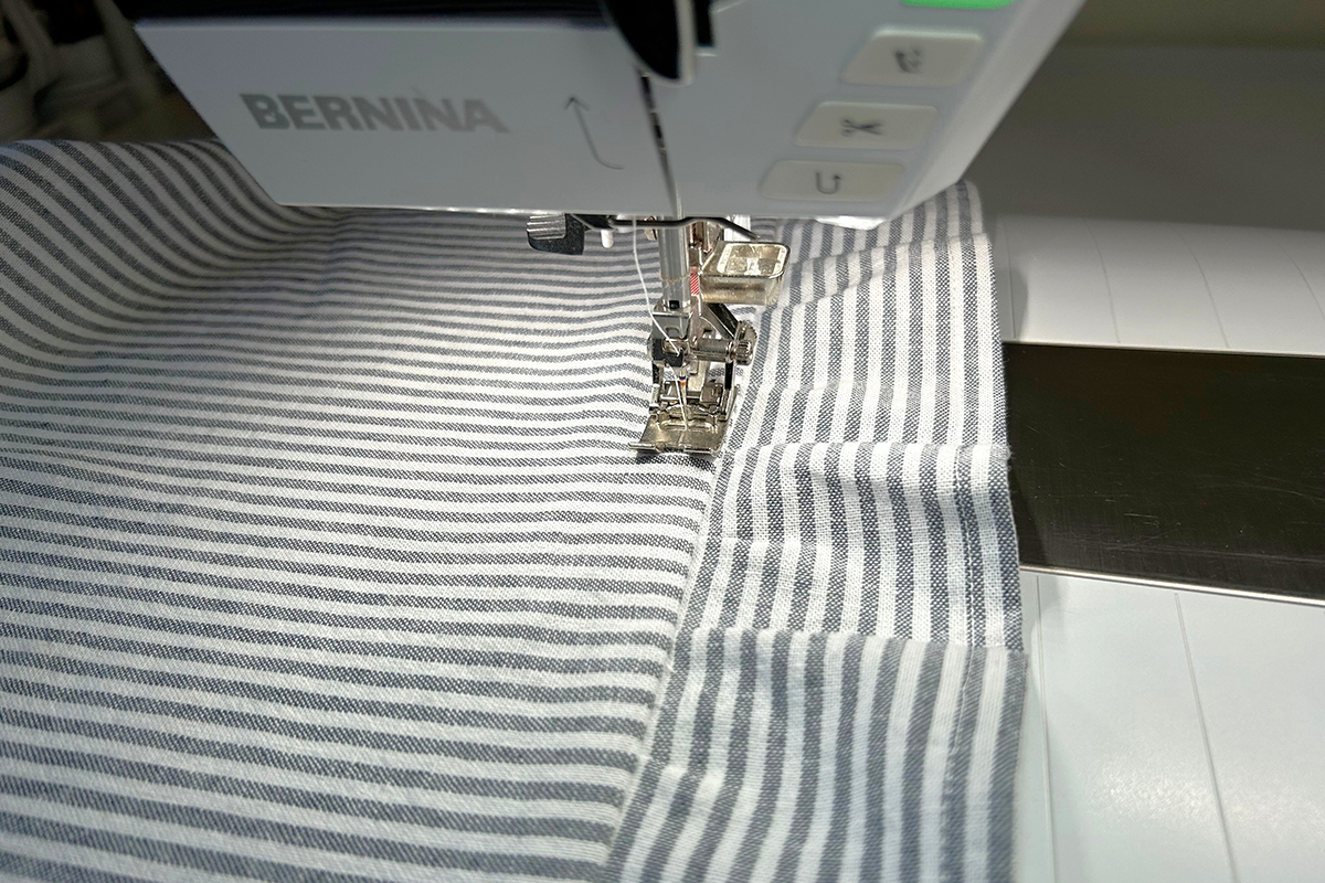 Modern_Farmhouse_Kitchen_Towels_34_topstitching_front_BERNINA_WeAllSew_Blog_1200x800px