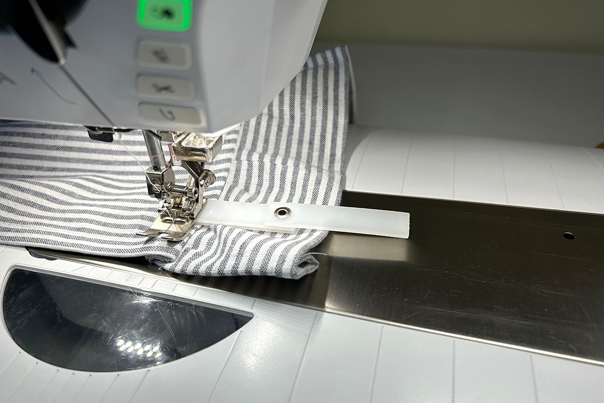 Modern_Farmhouse_Kitchen_Towels_35_hieght_compensation_tool_BERNINA_WeAllSew_Blog_1200x800px
