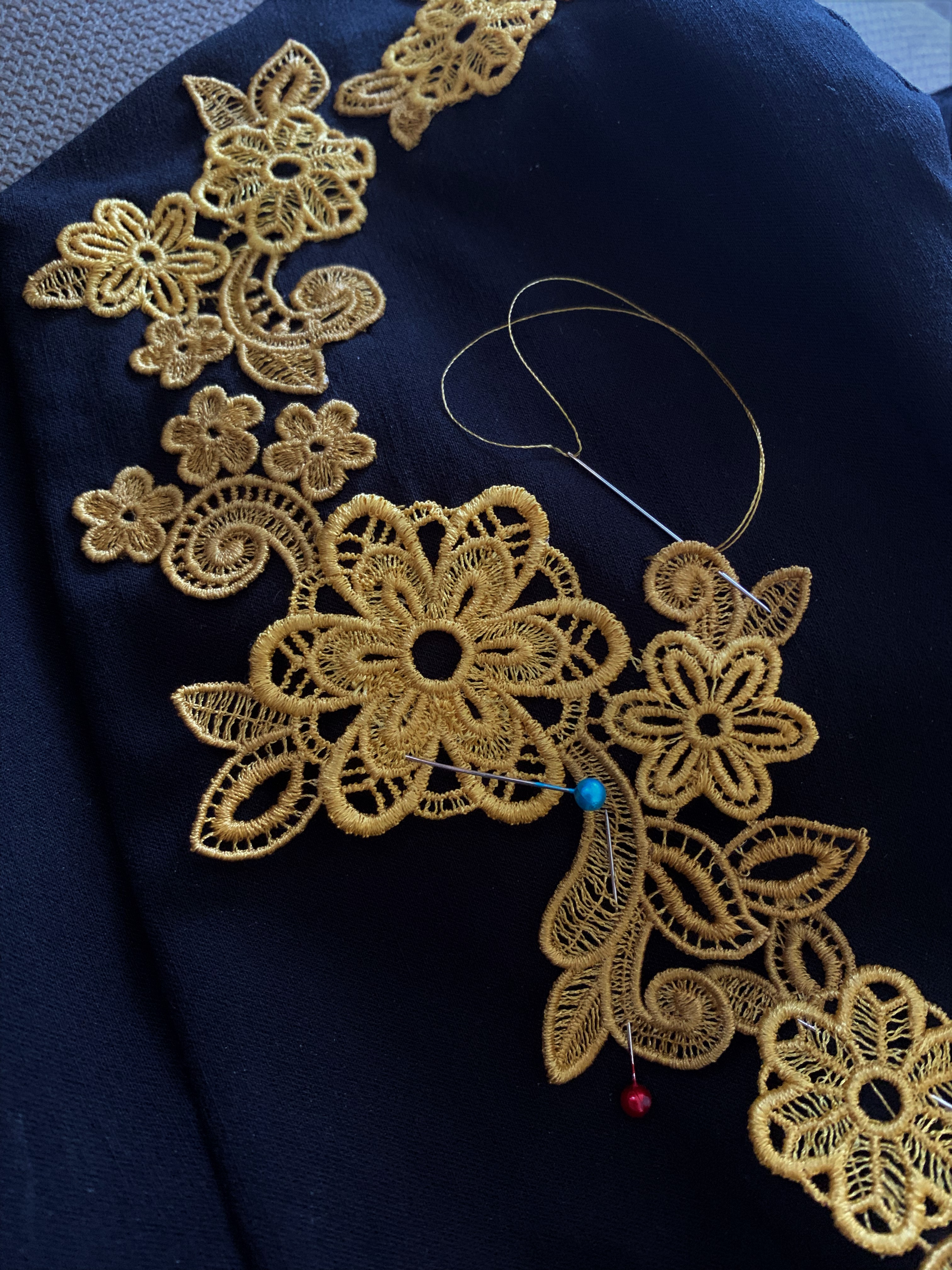 Attach-Applique-Free-Standing-Lace-Applique-BERNINA-WeAllSew-Blog-3000x4000-1