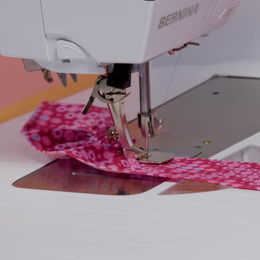 MTC_SxS_Gathering_05_gathering_foot_16_action_BERNINA_WeAllSew_Blog_1080x1080px