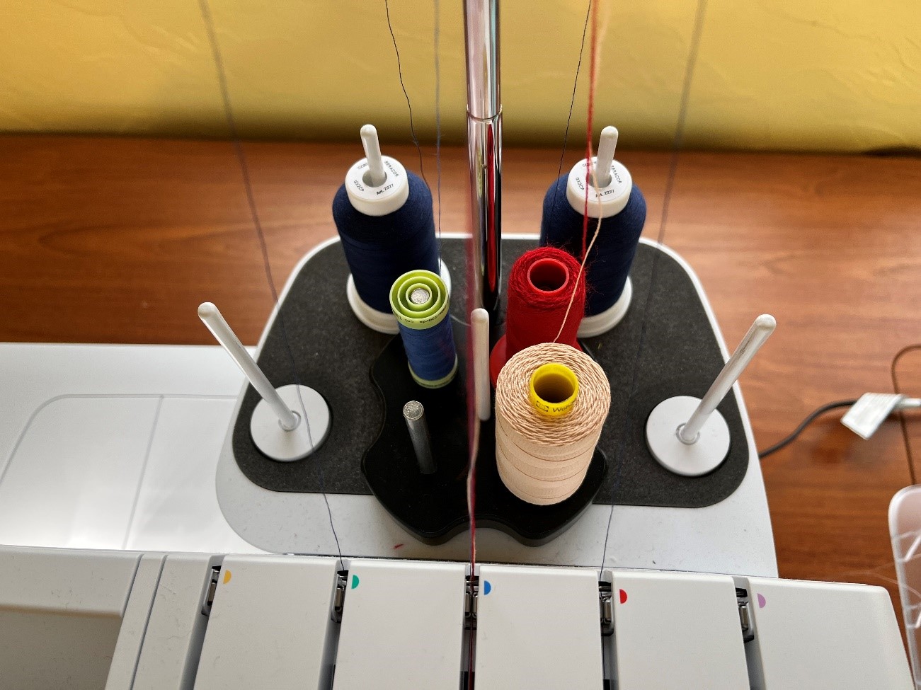 Decorative_Thread_Overlocker_20a_Tassel_Threads_BERNINA_WeAllSew_Blog_1200x800px.jpg