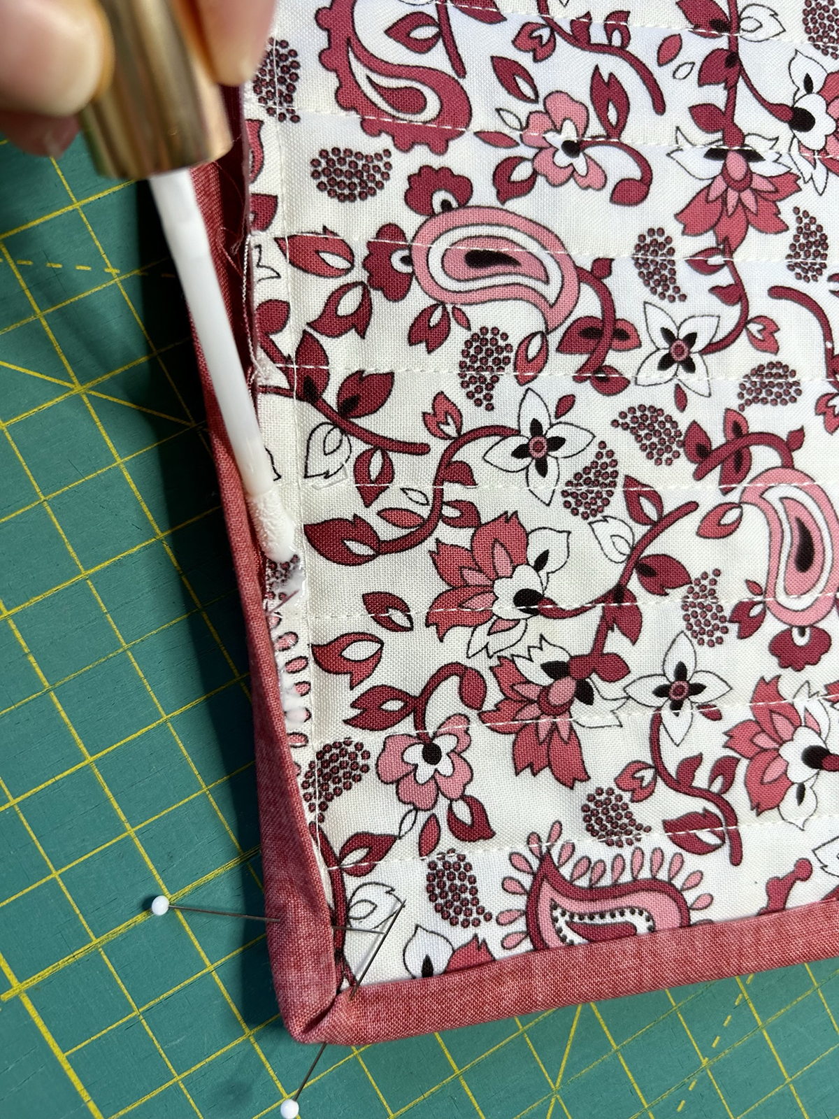 Blindstitch_Binding_05_Glue_Bindng_BERNINA_WeAllSew_Blog_1200x1600px