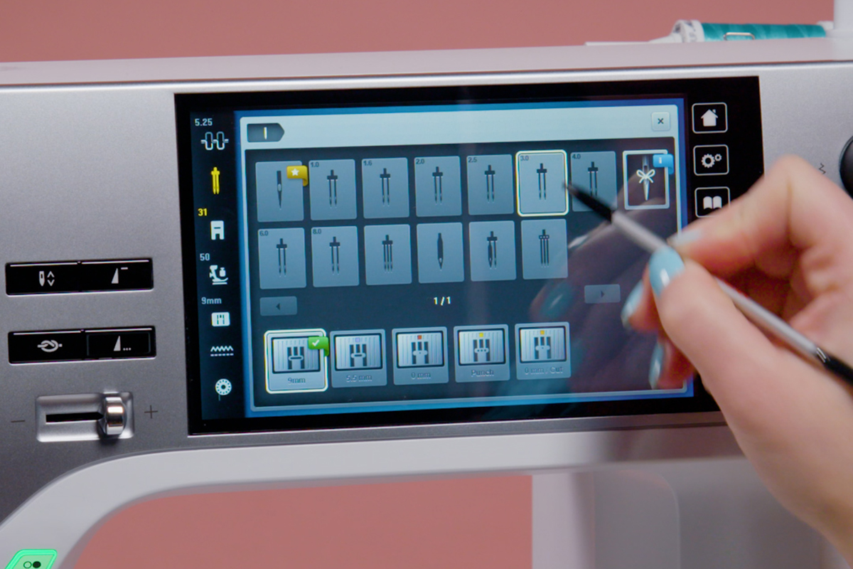 the display screen on the BERNINA 770 QE PLUS, with the double needle choice selected.