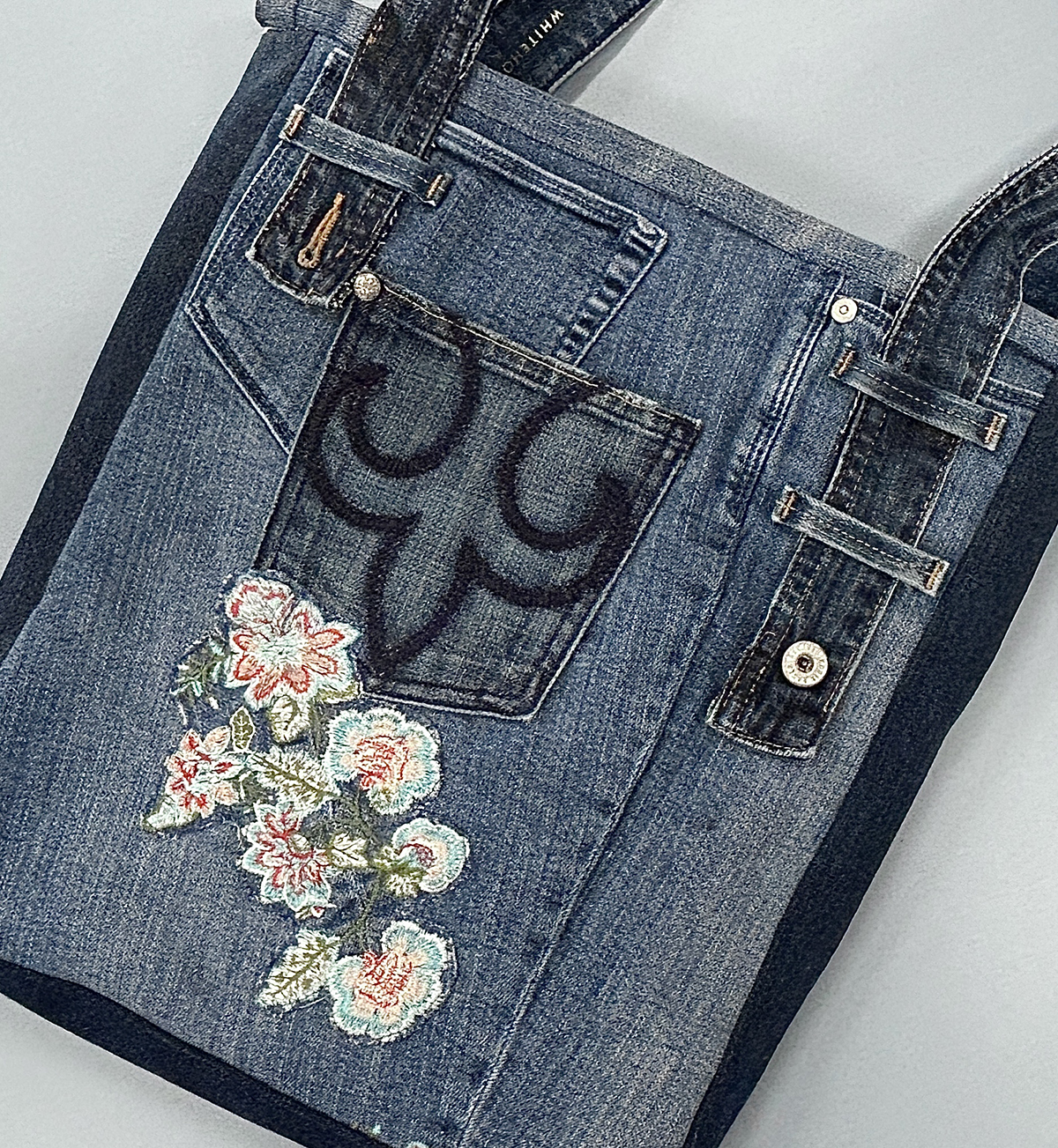Upcycle_Jeans_to_Bag_01_beauty_shot_BERNINA_WeAllSew_Blog_1200x1303px
