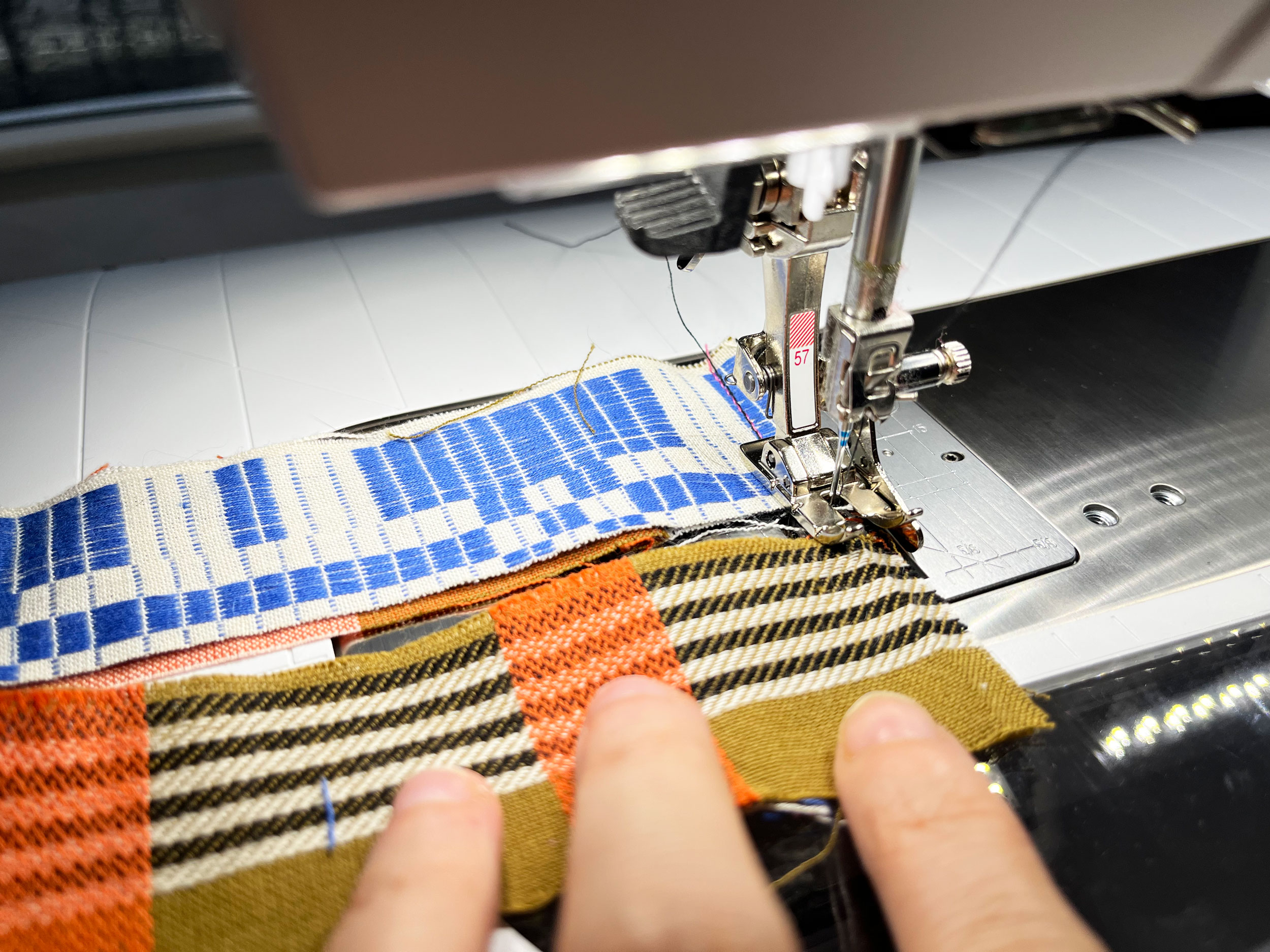 The B 735 has an auto hover feature that is perfect for chain piecing