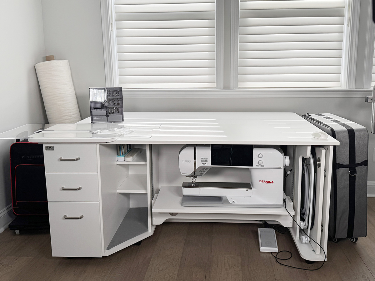 The hydraulic lift allows me to store my B 990 under the cabinet's surface.  Sometimes my BERNINA L 890 Serger makes a guest appearance on top!