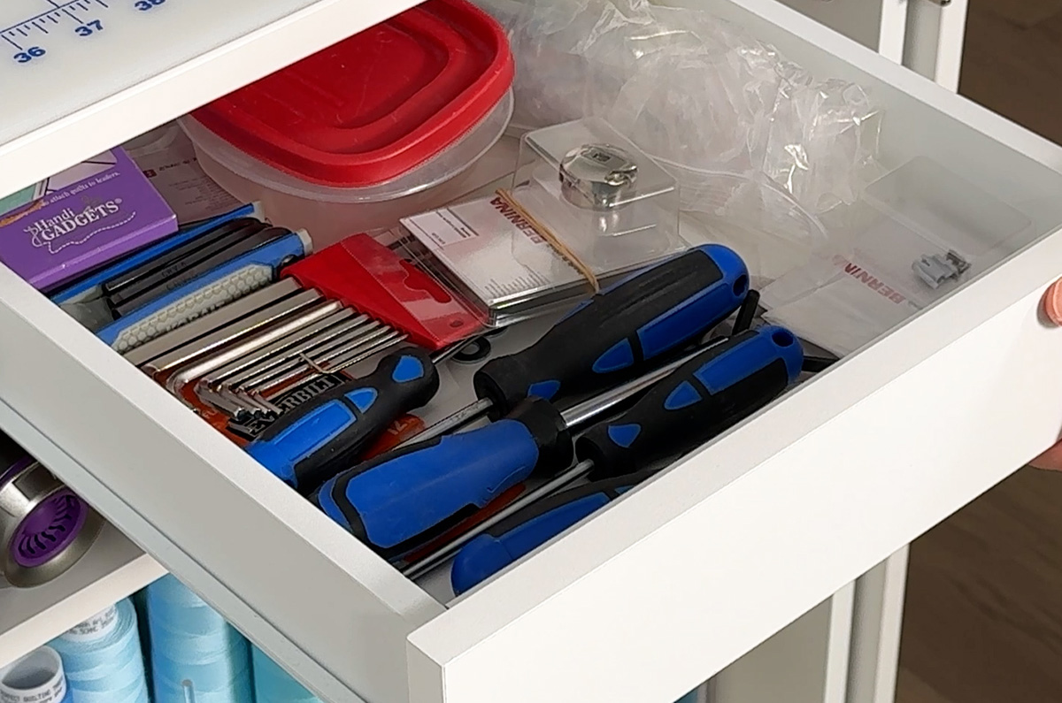 The top narrow drawer has Q Series tools and supplies. (Rulers are in a cart next to my frame.)