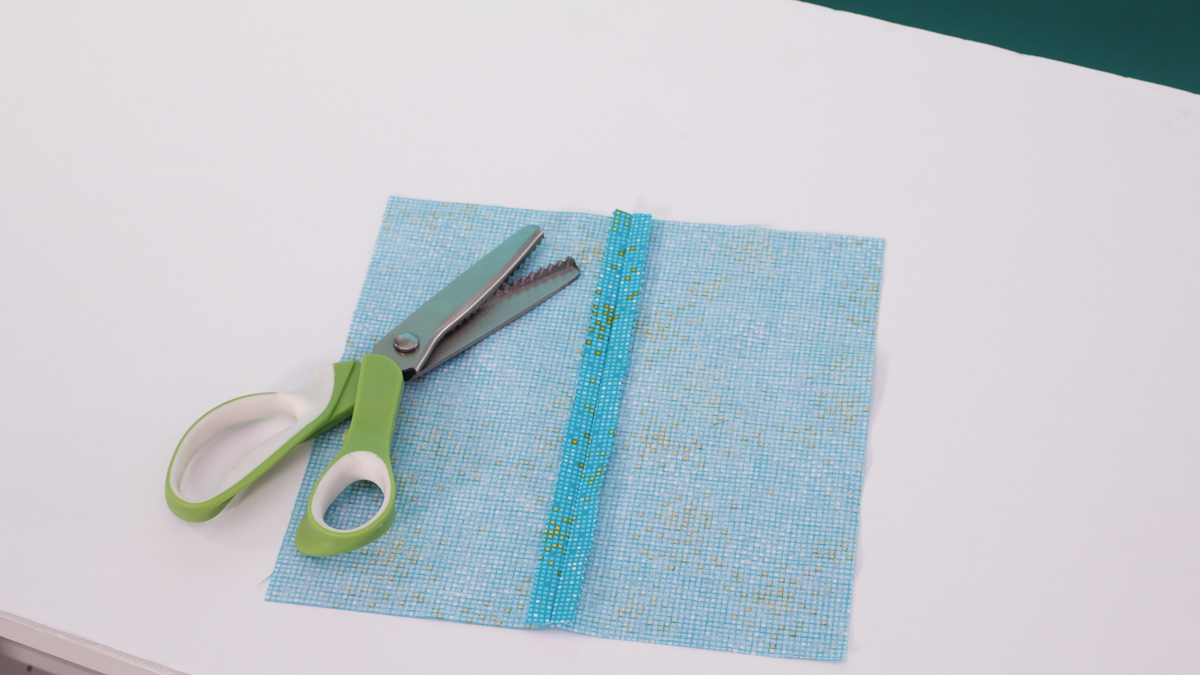 Pinking shears with finished seam allowance